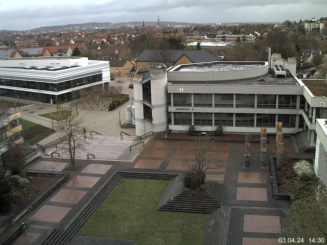 Foto der Webcam: Verwaltungsgebäude, Innenhof mit Audimax, Hörsaal-Gebäude 1