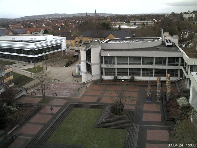 Foto der Webcam: Verwaltungsgebäude, Innenhof mit Audimax, Hörsaal-Gebäude 1