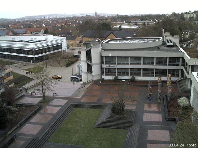 Foto der Webcam: Verwaltungsgebäude, Innenhof mit Audimax, Hörsaal-Gebäude 1