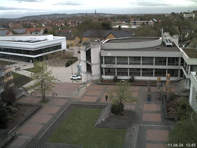 Foto der Webcam: Verwaltungsgebäude, Innenhof mit Audimax, Hörsaal-Gebäude 1