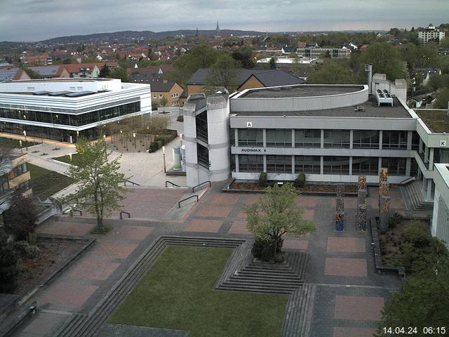 Foto der Webcam: Verwaltungsgebäude, Innenhof mit Audimax, Hörsaal-Gebäude 1