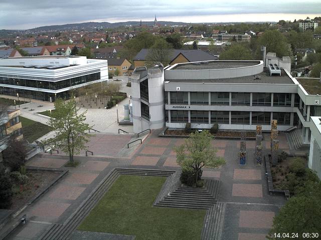 Foto der Webcam: Verwaltungsgebäude, Innenhof mit Audimax, Hörsaal-Gebäude 1