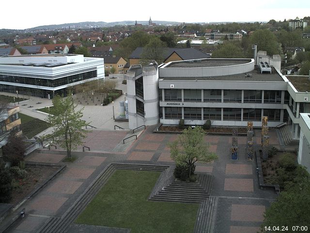 Foto der Webcam: Verwaltungsgebäude, Innenhof mit Audimax, Hörsaal-Gebäude 1