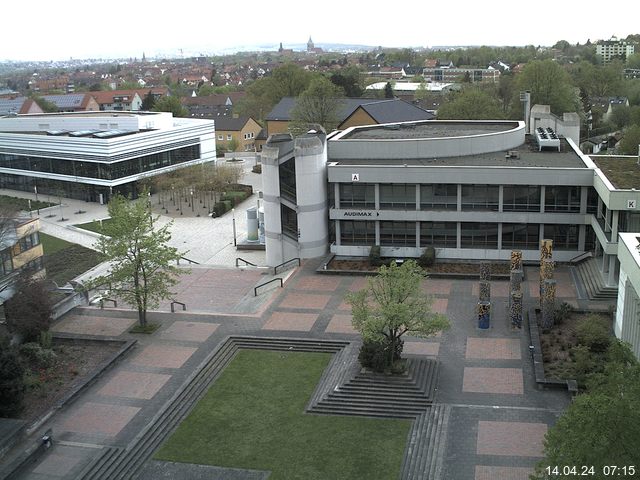 Foto der Webcam: Verwaltungsgebäude, Innenhof mit Audimax, Hörsaal-Gebäude 1