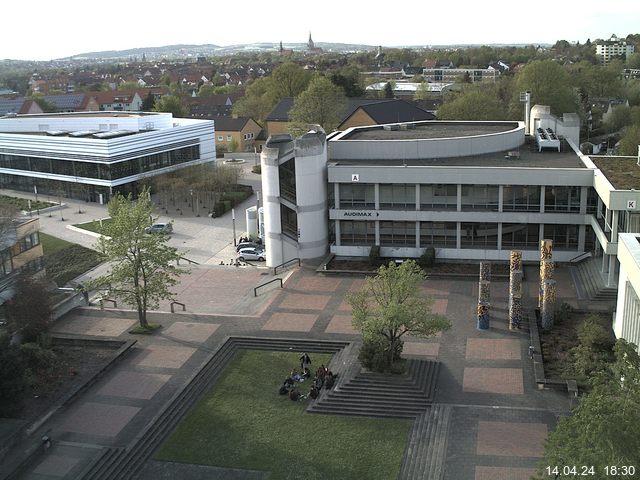 Foto der Webcam: Verwaltungsgebäude, Innenhof mit Audimax, Hörsaal-Gebäude 1