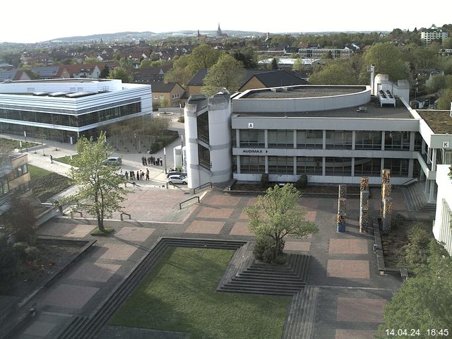 Foto der Webcam: Verwaltungsgebäude, Innenhof mit Audimax, Hörsaal-Gebäude 1