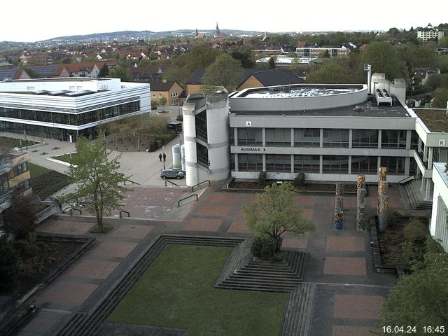 Foto der Webcam: Verwaltungsgebäude, Innenhof mit Audimax, Hörsaal-Gebäude 1