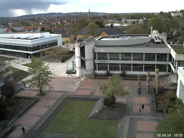 Foto der Webcam: Verwaltungsgebäude, Innenhof mit Audimax, Hörsaal-Gebäude 1