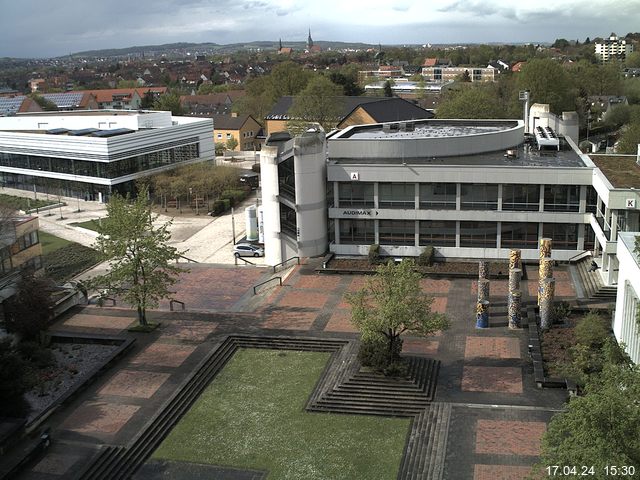 Foto der Webcam: Verwaltungsgebäude, Innenhof mit Audimax, Hörsaal-Gebäude 1