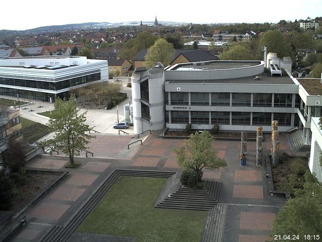 Foto der Webcam: Verwaltungsgebäude, Innenhof mit Audimax, Hörsaal-Gebäude 1