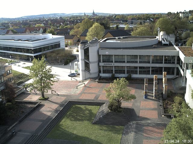 Foto der Webcam: Verwaltungsgebäude, Innenhof mit Audimax, Hörsaal-Gebäude 1