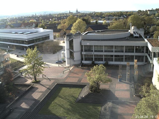 Foto der Webcam: Verwaltungsgebäude, Innenhof mit Audimax, Hörsaal-Gebäude 1