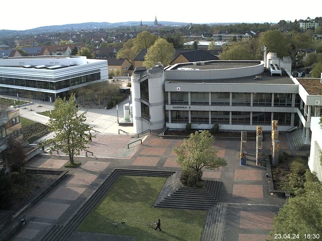 Foto der Webcam: Verwaltungsgebäude, Innenhof mit Audimax, Hörsaal-Gebäude 1