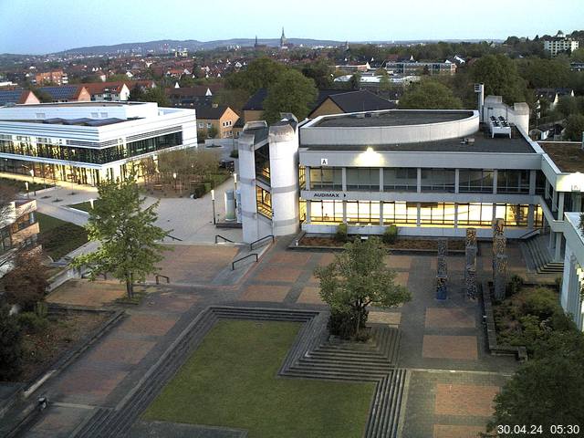 Foto der Webcam: Verwaltungsgebäude, Innenhof mit Audimax, Hörsaal-Gebäude 1