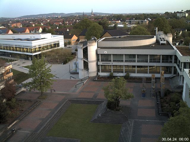 Foto der Webcam: Verwaltungsgebäude, Innenhof mit Audimax, Hörsaal-Gebäude 1