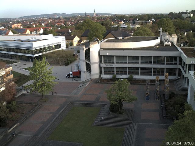 Foto der Webcam: Verwaltungsgebäude, Innenhof mit Audimax, Hörsaal-Gebäude 1