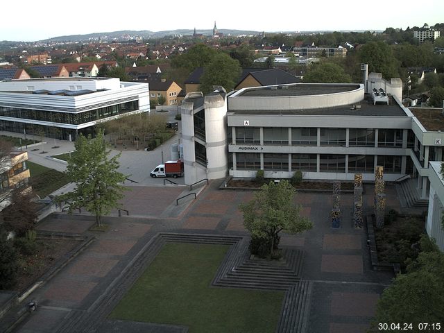 Foto der Webcam: Verwaltungsgebäude, Innenhof mit Audimax, Hörsaal-Gebäude 1