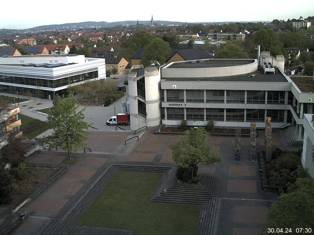 Foto der Webcam: Verwaltungsgebäude, Innenhof mit Audimax, Hörsaal-Gebäude 1