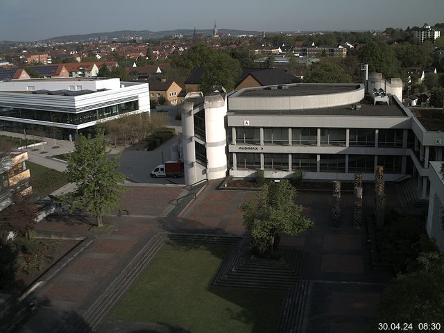 Foto der Webcam: Verwaltungsgebäude, Innenhof mit Audimax, Hörsaal-Gebäude 1