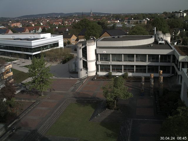 Foto der Webcam: Verwaltungsgebäude, Innenhof mit Audimax, Hörsaal-Gebäude 1