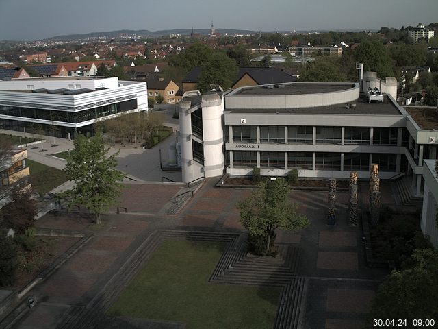 Foto der Webcam: Verwaltungsgebäude, Innenhof mit Audimax, Hörsaal-Gebäude 1