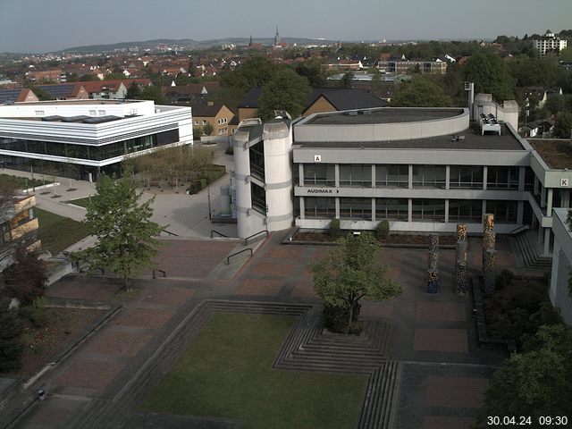 Foto der Webcam: Verwaltungsgebäude, Innenhof mit Audimax, Hörsaal-Gebäude 1