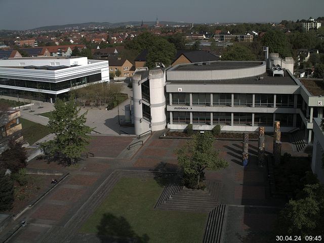 Foto der Webcam: Verwaltungsgebäude, Innenhof mit Audimax, Hörsaal-Gebäude 1