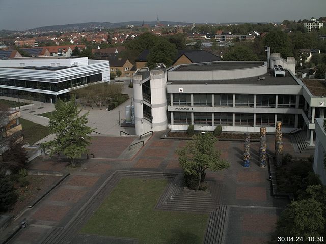 Foto der Webcam: Verwaltungsgebäude, Innenhof mit Audimax, Hörsaal-Gebäude 1