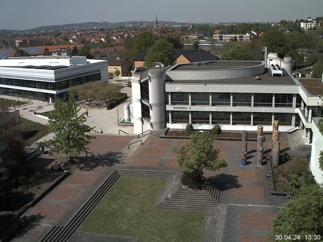 Foto der Webcam: Verwaltungsgebäude, Innenhof mit Audimax, Hörsaal-Gebäude 1