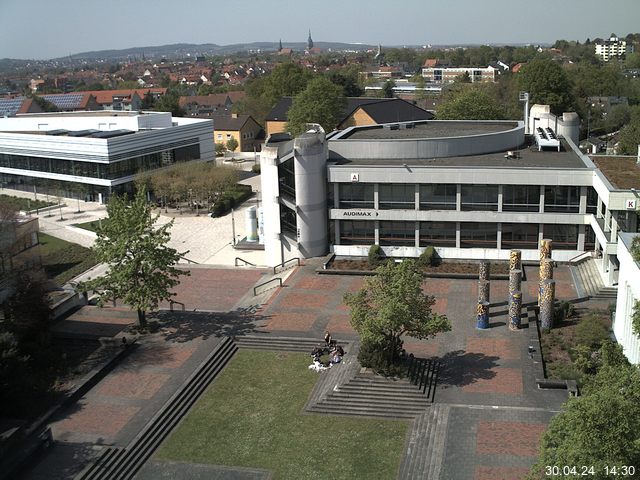 Foto der Webcam: Verwaltungsgebäude, Innenhof mit Audimax, Hörsaal-Gebäude 1