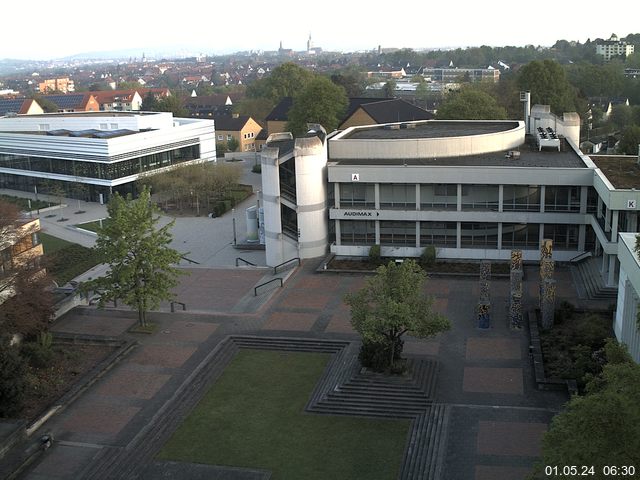 Foto der Webcam: Verwaltungsgebäude, Innenhof mit Audimax, Hörsaal-Gebäude 1