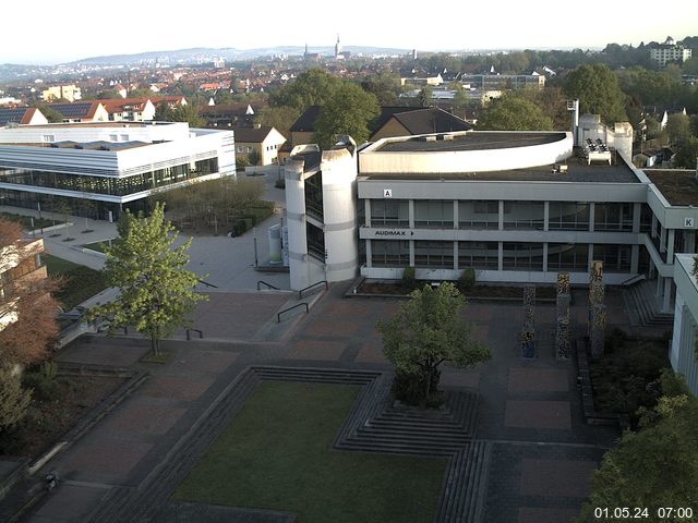 Foto der Webcam: Verwaltungsgebäude, Innenhof mit Audimax, Hörsaal-Gebäude 1