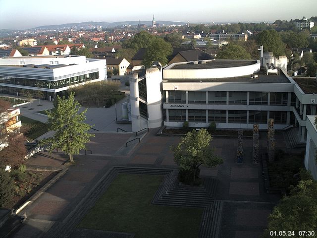 Foto der Webcam: Verwaltungsgebäude, Innenhof mit Audimax, Hörsaal-Gebäude 1