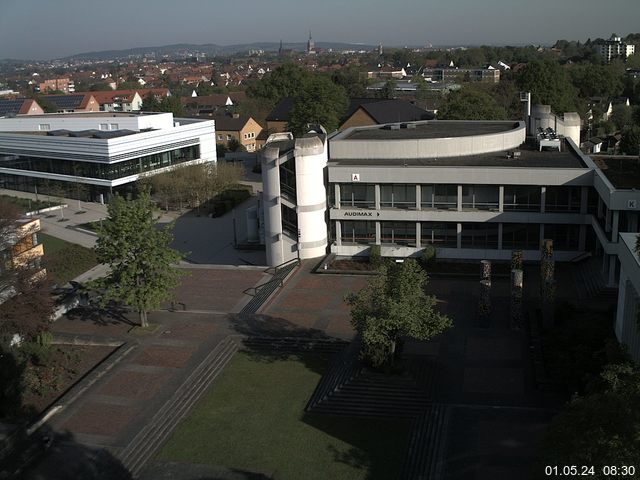 Foto der Webcam: Verwaltungsgebäude, Innenhof mit Audimax, Hörsaal-Gebäude 1