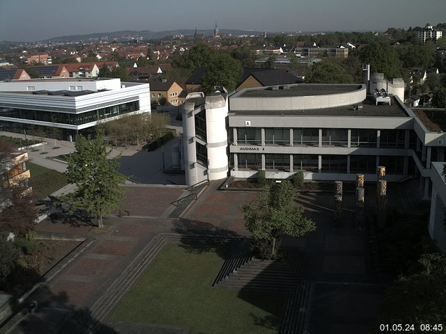 Foto der Webcam: Verwaltungsgebäude, Innenhof mit Audimax, Hörsaal-Gebäude 1