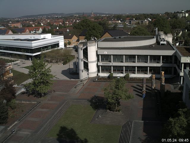 Foto der Webcam: Verwaltungsgebäude, Innenhof mit Audimax, Hörsaal-Gebäude 1