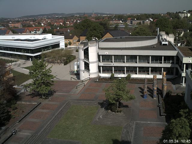 Foto der Webcam: Verwaltungsgebäude, Innenhof mit Audimax, Hörsaal-Gebäude 1