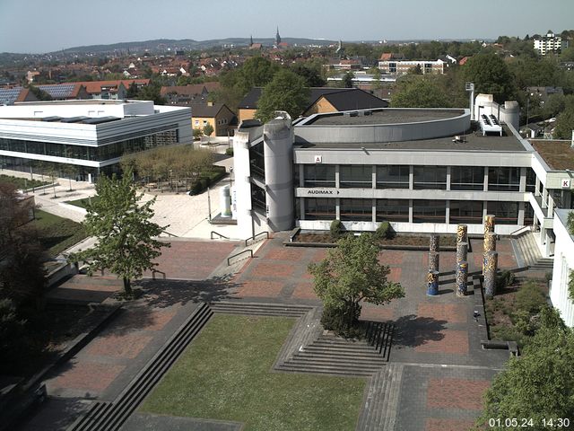 Foto der Webcam: Verwaltungsgebäude, Innenhof mit Audimax, Hörsaal-Gebäude 1