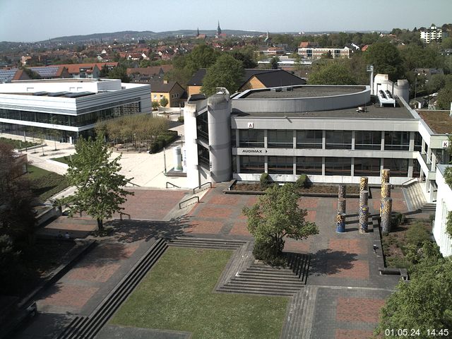 Foto der Webcam: Verwaltungsgebäude, Innenhof mit Audimax, Hörsaal-Gebäude 1