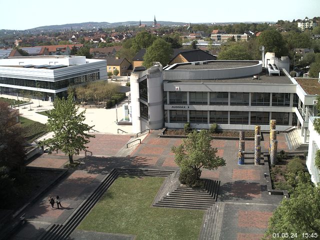 Foto der Webcam: Verwaltungsgebäude, Innenhof mit Audimax, Hörsaal-Gebäude 1