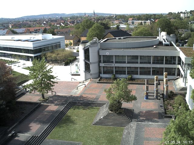 Foto der Webcam: Verwaltungsgebäude, Innenhof mit Audimax, Hörsaal-Gebäude 1