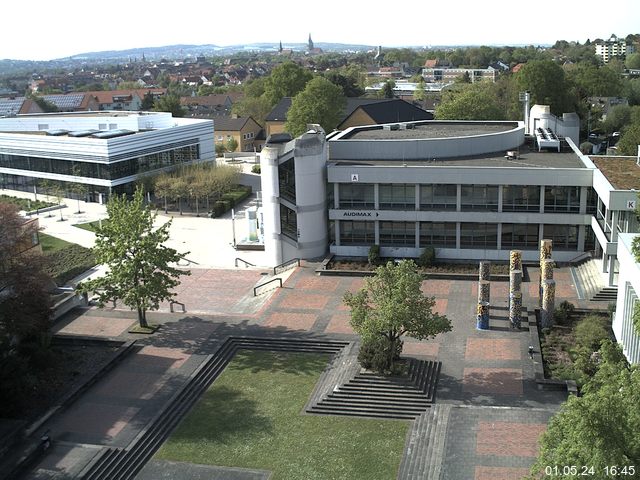 Foto der Webcam: Verwaltungsgebäude, Innenhof mit Audimax, Hörsaal-Gebäude 1