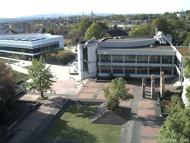 Foto der Webcam: Verwaltungsgebäude, Innenhof mit Audimax, Hörsaal-Gebäude 1