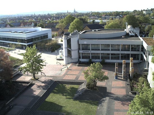 Foto der Webcam: Verwaltungsgebäude, Innenhof mit Audimax, Hörsaal-Gebäude 1