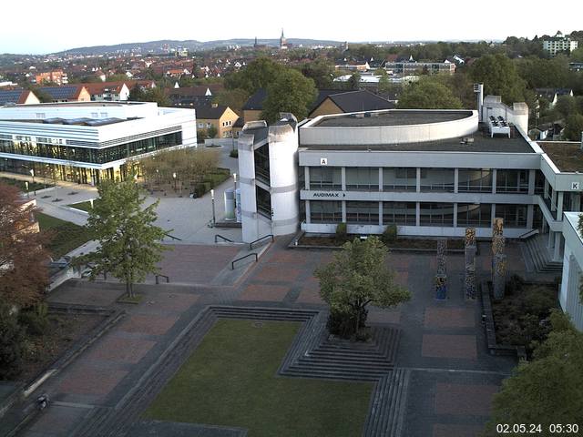 Foto der Webcam: Verwaltungsgebäude, Innenhof mit Audimax, Hörsaal-Gebäude 1