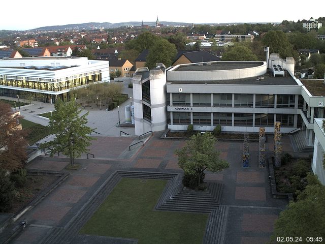 Foto der Webcam: Verwaltungsgebäude, Innenhof mit Audimax, Hörsaal-Gebäude 1