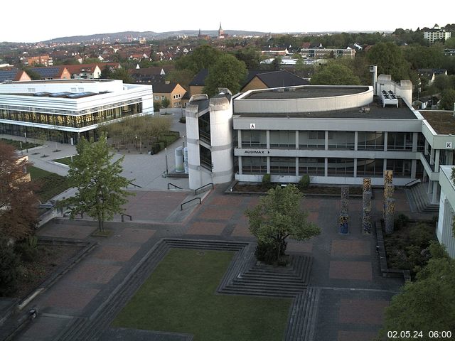 Foto der Webcam: Verwaltungsgebäude, Innenhof mit Audimax, Hörsaal-Gebäude 1