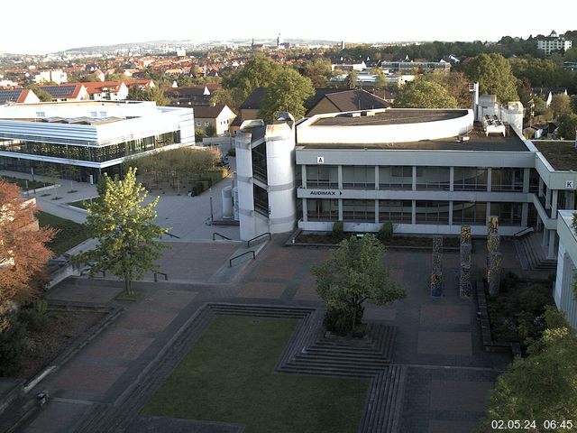 Foto der Webcam: Verwaltungsgebäude, Innenhof mit Audimax, Hörsaal-Gebäude 1