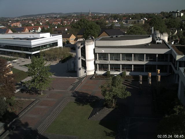 Foto der Webcam: Verwaltungsgebäude, Innenhof mit Audimax, Hörsaal-Gebäude 1