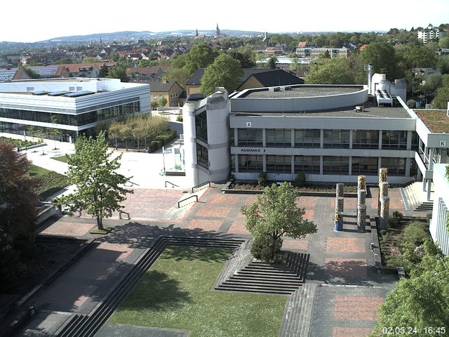 Foto der Webcam: Verwaltungsgebäude, Innenhof mit Audimax, Hörsaal-Gebäude 1